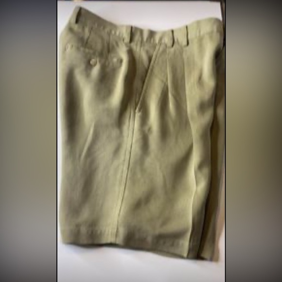 Khaki women’s Bermuda shorts 32 waist - Picture 3 of 3